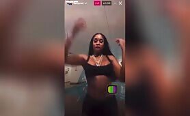 Super Star Rapper “Sexyy Red” Flashes Her Boobs On Instagram Live (+18 Video)